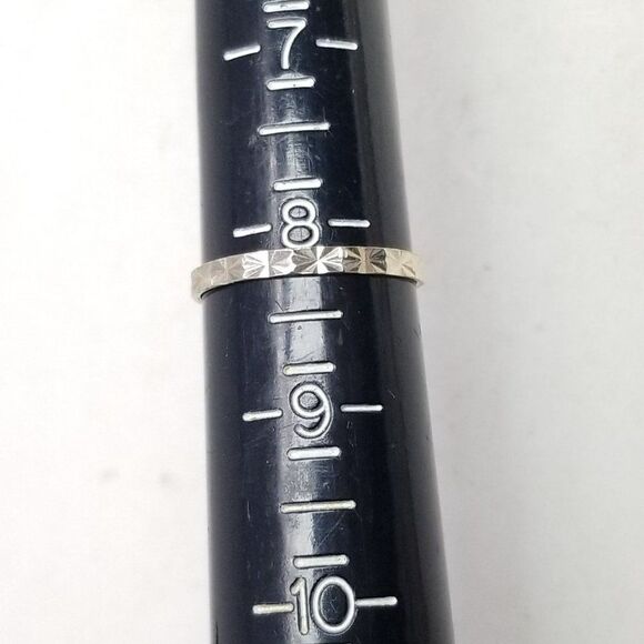 Vintage Sterling Silver Radiant Pattern Band, Size 8 Ring, Minimal Stacking - Picture 5 of 7